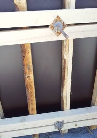 Kalıpları destekleyen tijler