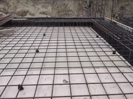 Birbirini 90o kesen demir donatılar (hasır döşeme)