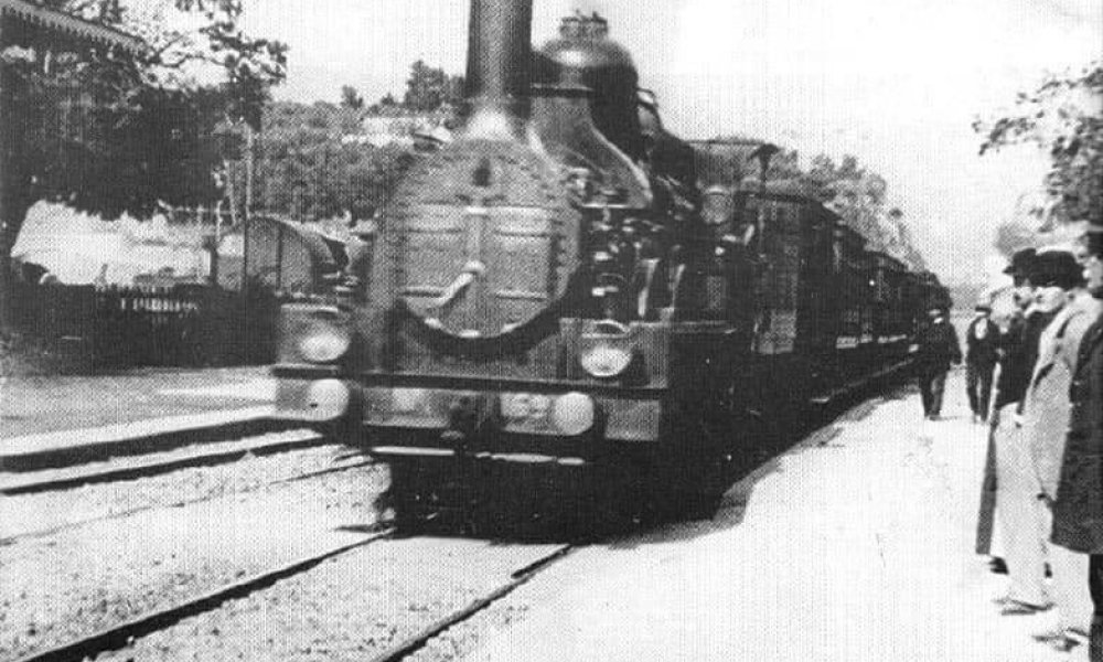 Tarihte ilk sinema filmi (Bir trenin La Ciotat garına gelişi)