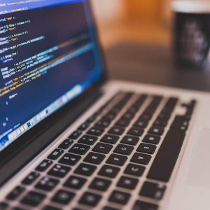 Açık Kaynak Kodlu Yazılım Nedir? Avantajları Nelerdir?