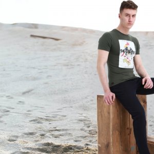 Erkeklerin Olmazsa Olmazı: Erkek Tişört Modelleri