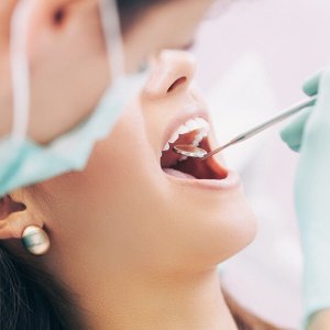 İmplant Nedir ve Nasıl Yapılır? Zararlı mıdır?